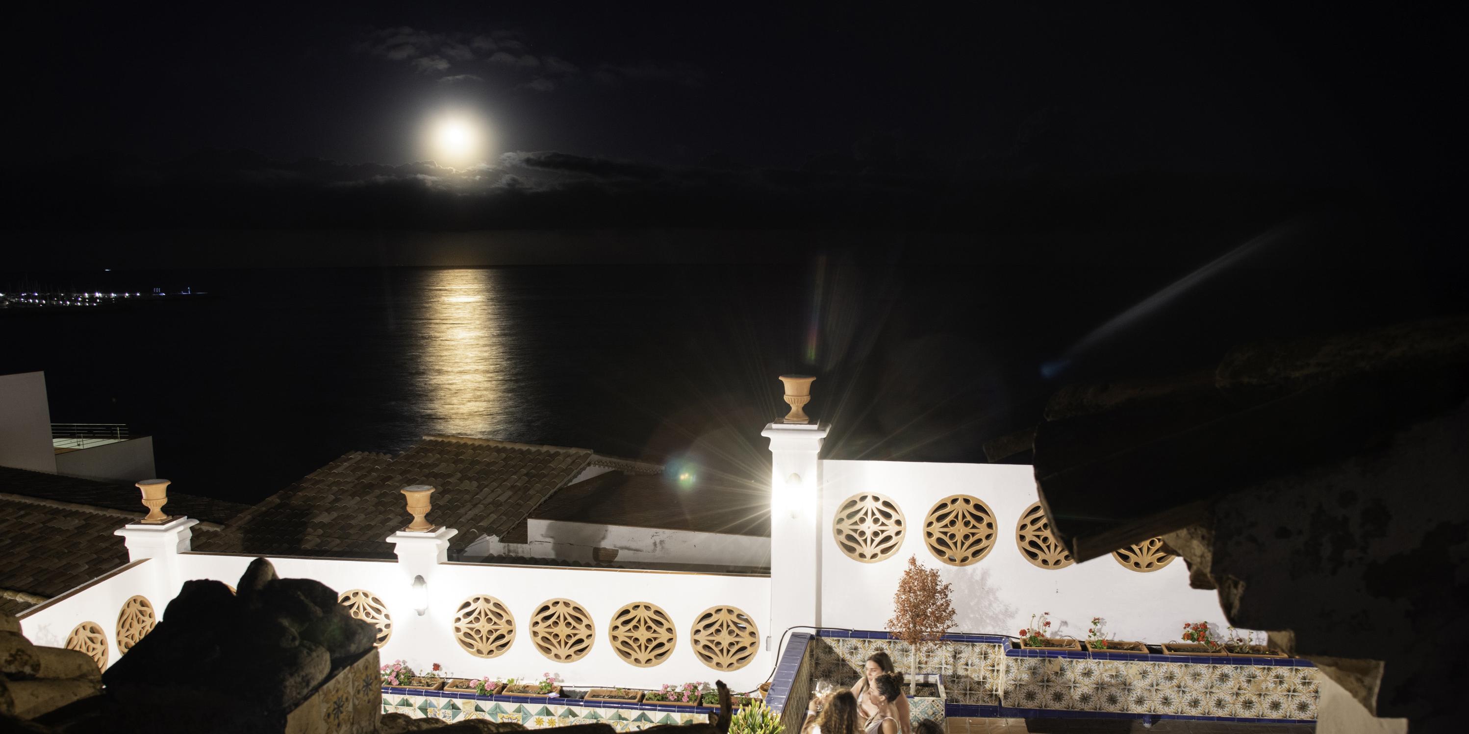 Capvespre de lluna plena de Maricel - Sitgestiu 2021 Capvespre de lluna plena de Maricel - Sitgestiu 2021