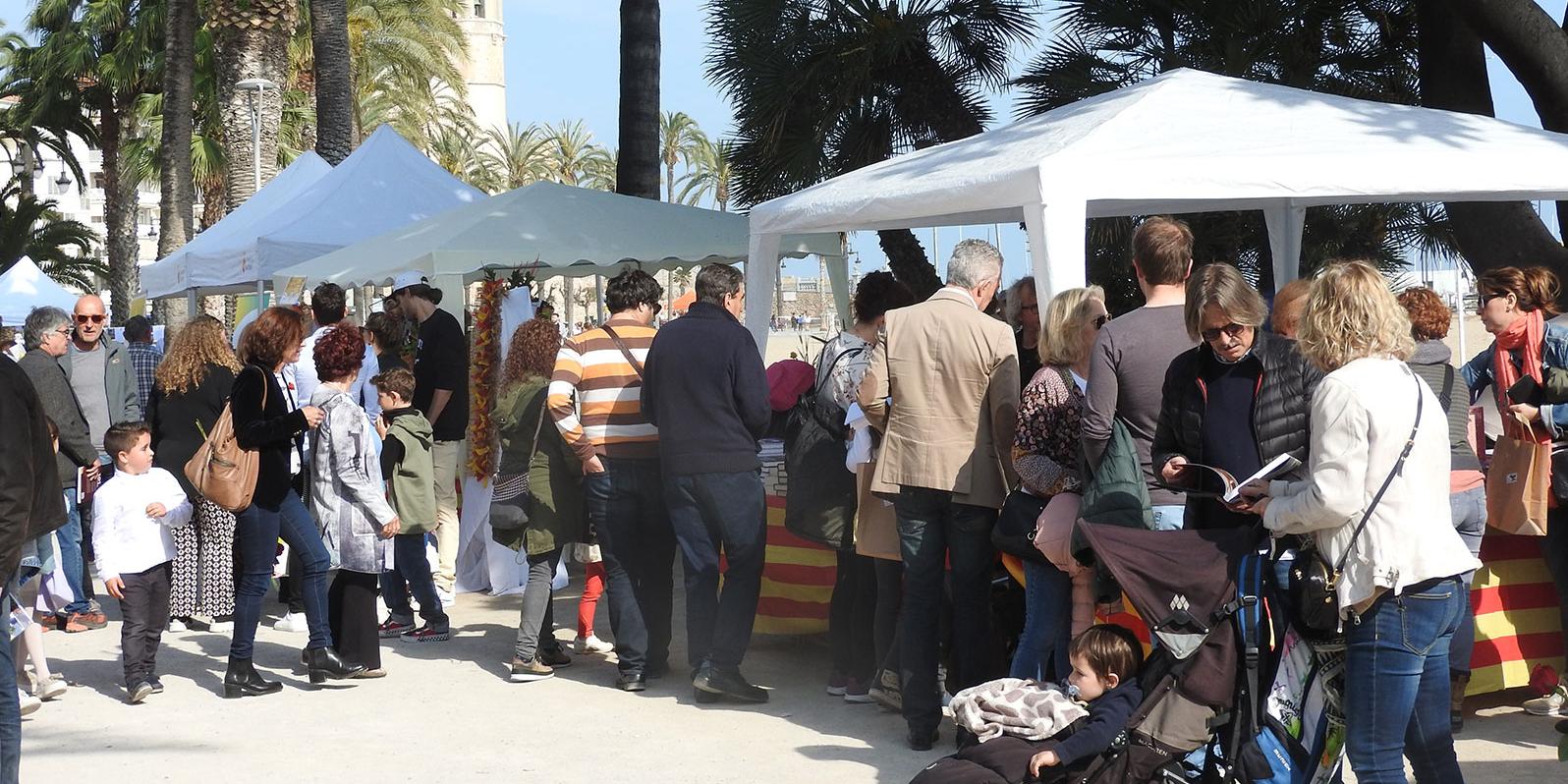 Sant Jordi: llibres, roses i el mar de fons Sant Jordi: llibres, roses i el mar de fons