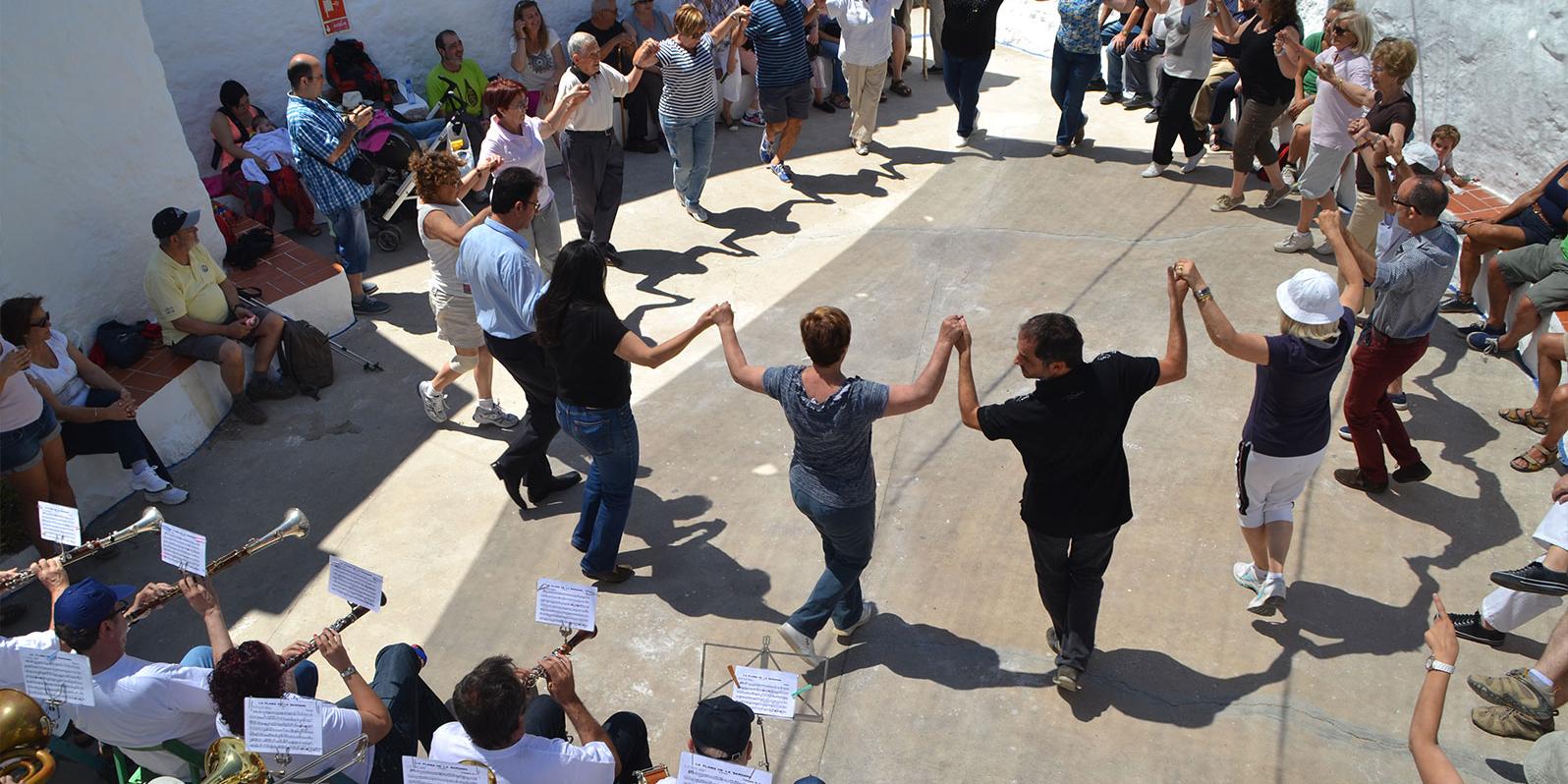 Festivitats litúrgiques: Setmana Santa, La Trinitat, El Vinyet i Sant Sebastià Festivitats litúrgiques: Setmana Santa, La Trinitat, El Vinyet i Sant Sebastià