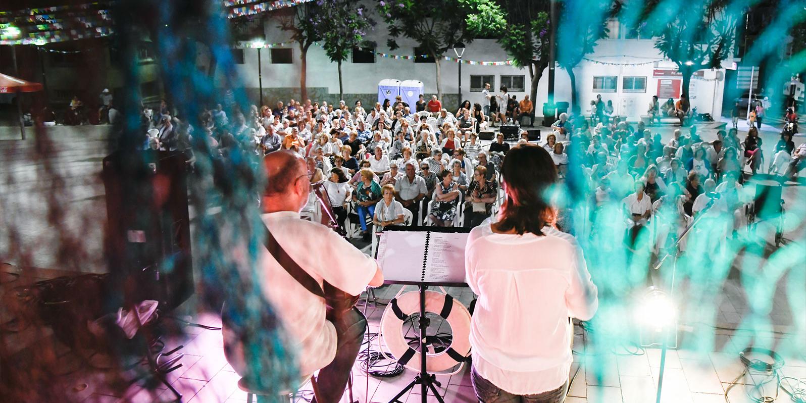 Festes de barri, quan el veïnat porta la batuta Festes de barri, quan el veïnat porta la batuta
