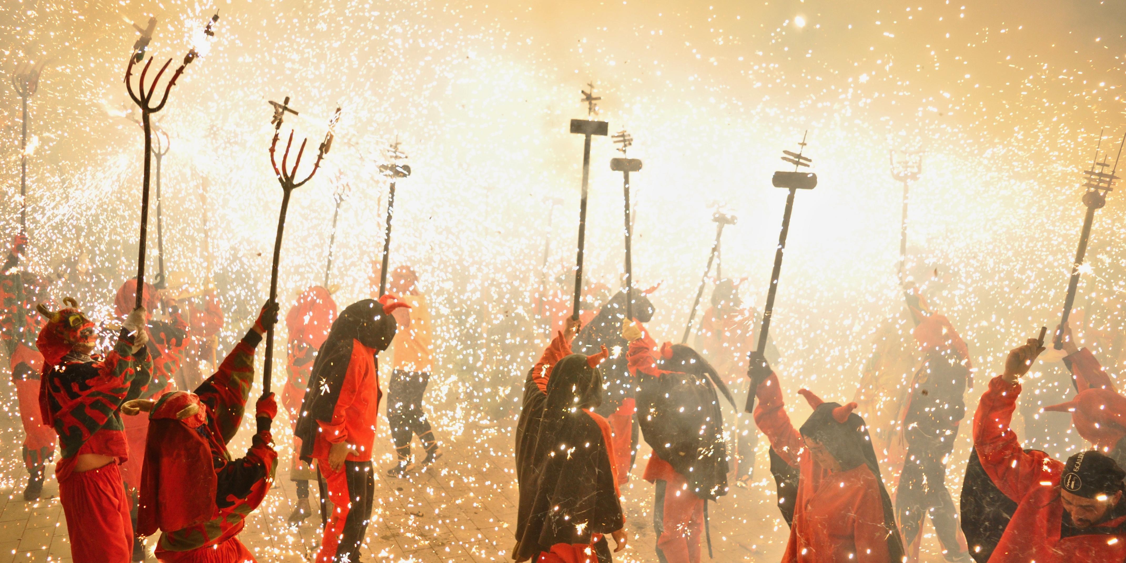Festes de barri, quan el veïnat porta la batuta Festes de barri, quan el veïnat porta la batuta