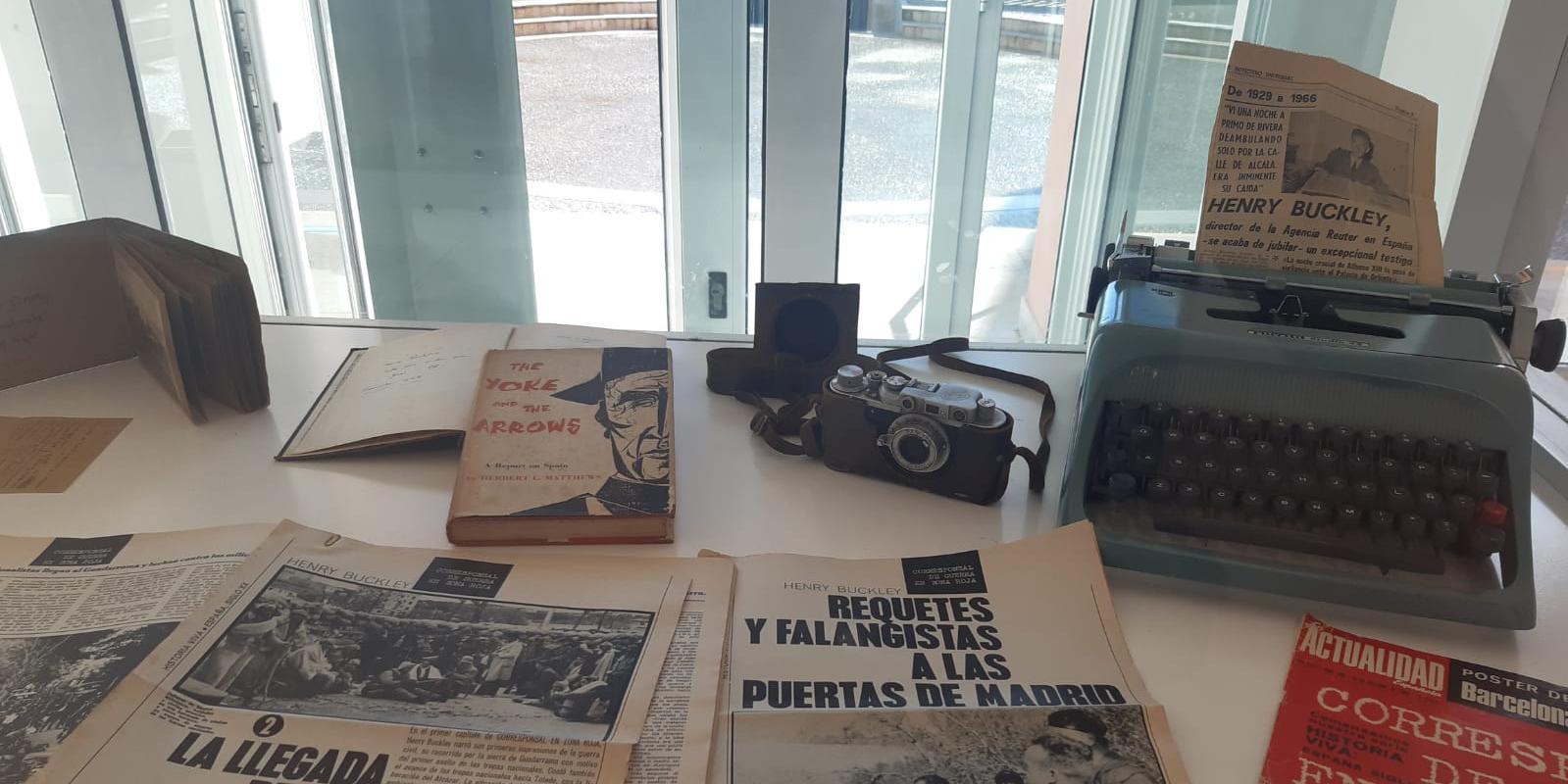 L’exposició ‘Nunca se “save”, descobrint un arxiu’ presenta la riquesa del fons familiar Buckley-Planas per reivindicar la preservació dels documents i el material fotogràfic