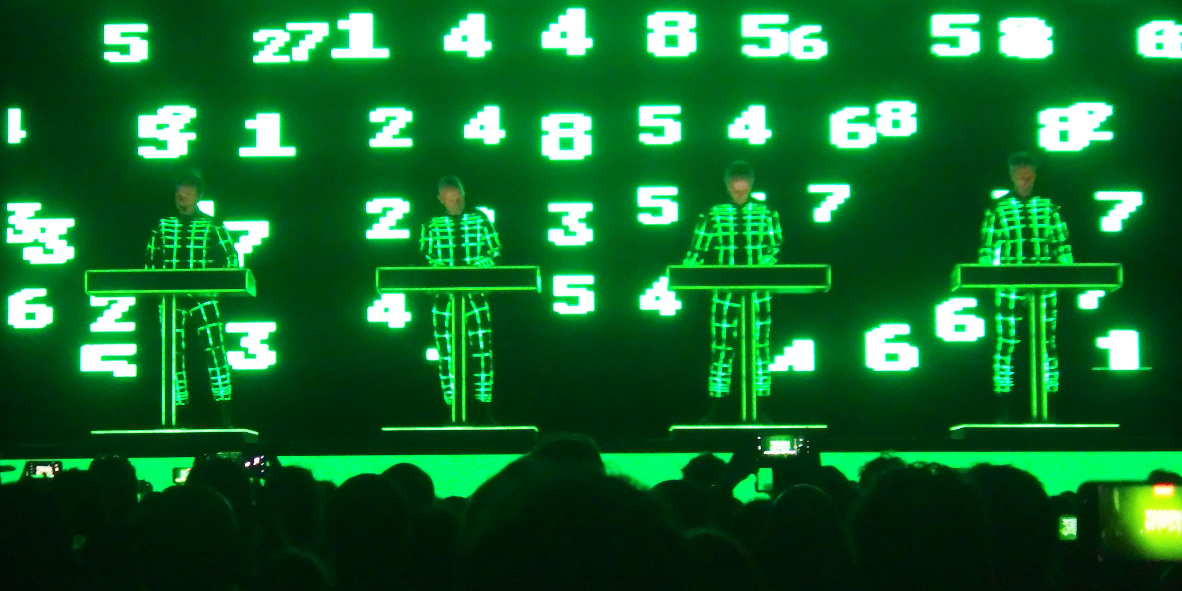 El gran espectacle sonor de Kraftwerk protagonitza la segona jornada del Festival Jardins Terramar de Sitges El gran espectacle sonor de Kraftwerk protagonitza la segona jornada del Festival Jardins Terramar de Sitges