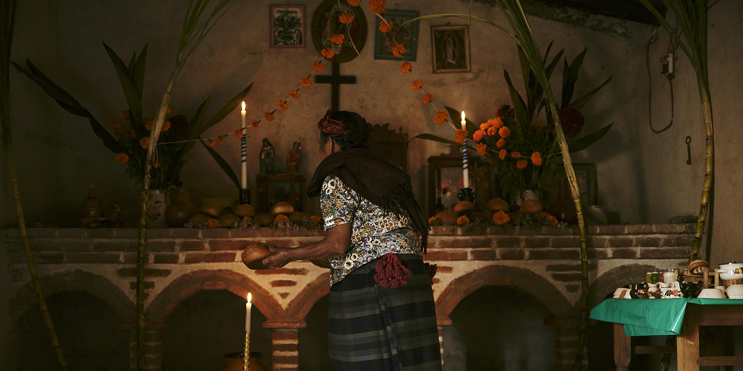 "Viure per morir, morir per viure", una mirada fotogràfica a la mort com a celebració de la vida