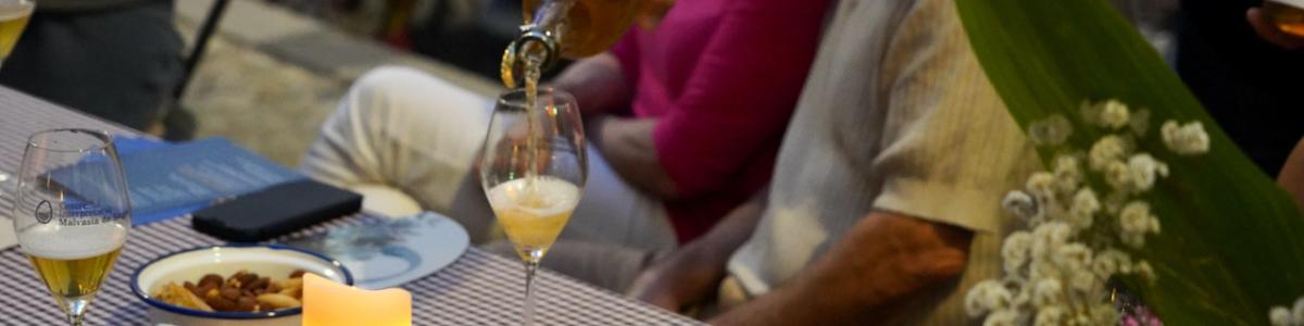 Maridatge de música i vins a la fresca · Sitgestiu 2025